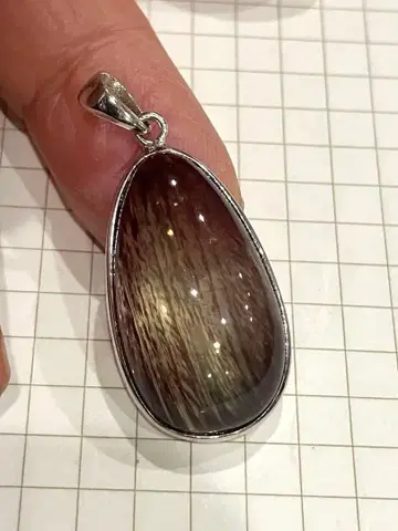 안데신 펜던트 탑