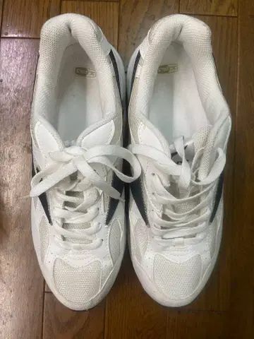 미즈노 스니커즈 화이트 메쉬 러닝화 ZC 1012