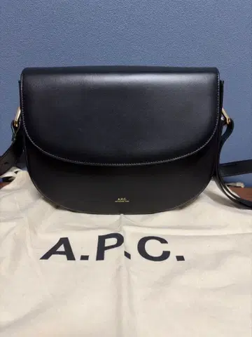A.P.C. 가죽 숄더백 블랙