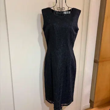 블랙 슬리브리스 무릎 기장 원피스