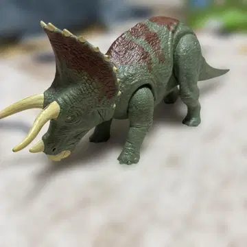 마텔 쥬라기 월드 트리케라톱스