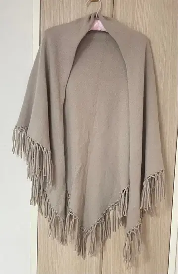 23구 캐시미어 100% 프린지 스톨 접힘 주름 있음
