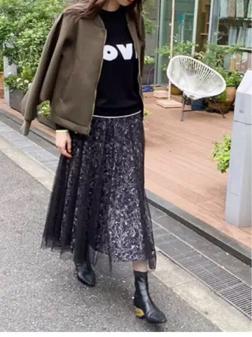 새상품 MoNiLE 모니레 라인 아트 튤 레이어드 패널 플레어 스커트