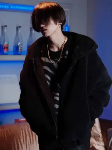 G.O.C. 후드 부착 블랙 플리스 자켓