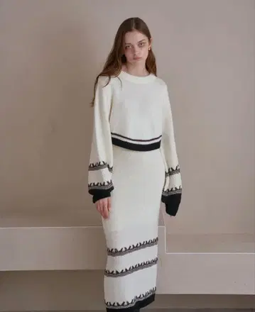 피누에 스티치 라인 니트 셋업 화이트