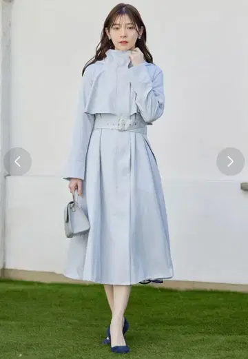 토코 클로젯 벨트 포함 스탠드 카라 요크 절개 트렌치코트