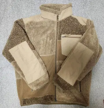 유니클로 엔지니어드 가먼츠 플리스 츠네타 다이키