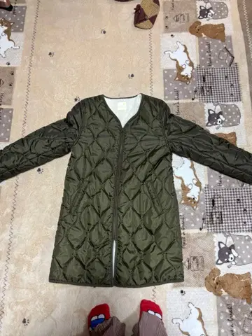 올리브 그린 퀼팅 자켓