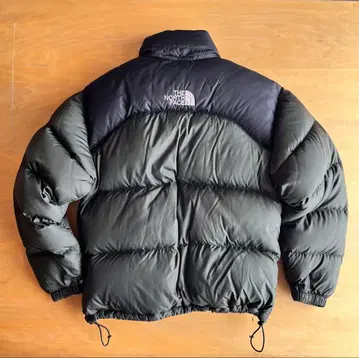 THE NORTH FACE 눕시 700필 센터 로고