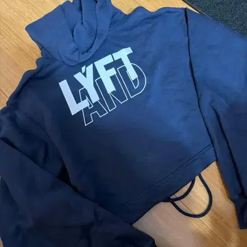 LYFT AND SEAD 크롭 후드티 네이비