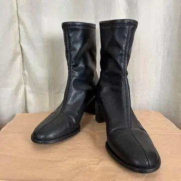 새상품급 H&M 숏부츠 블랙