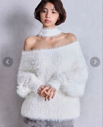 GYDA 2WAY 샤기 초커 니트탑 아이보리