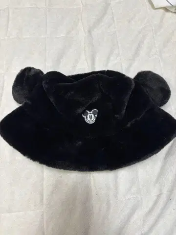 미키마우스 귀 달린 퍼 모자 블랙