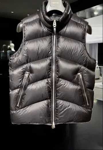 레어 새상품급 TOM FORD 다운 베스트 블랙 L 50 톰포드