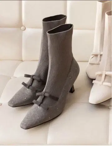 그레이 스틸레토 부츠 리본 포함