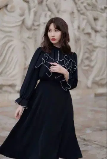 Modern Classic Ruffled Dress Herlipto