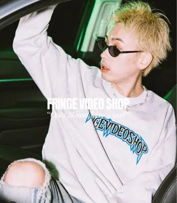 FRINGE VIDEO SHOP B.T 크루넥 맨투맨 SALU 착용