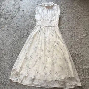 머큐리 듀오 꽃무늬 백 레이스업 원피스 라이트 그레이 S 새상품급