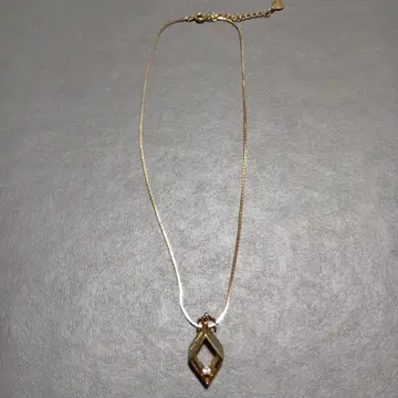 골드 다이아몬드 모양 목걸이