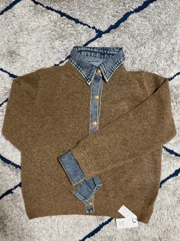 새상품 Lumier 데님 카라 부착 브라운 스웨터