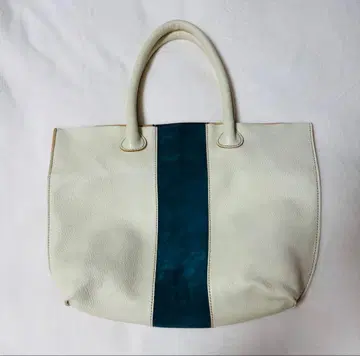 아이보리와 네이비 가죽 토트백