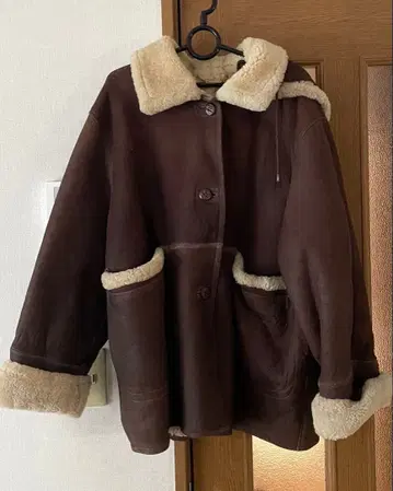 여성용 무스탕 자켓 다크 브라운 거의 미사용 SPAIN 산