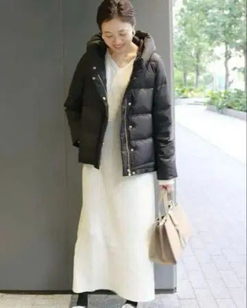 슬로브 이에나 숄 후드 숏 다운 코트