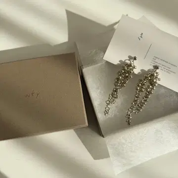 nity / wisteria 귀걸이