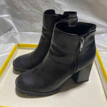 블랙 블랙 사이드 지퍼 부츠