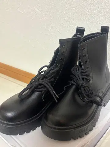 통굽 레이스업 숏부츠 블랙