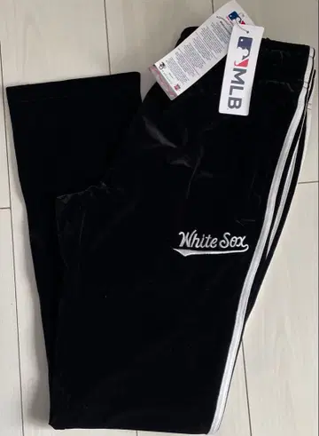 새상품 M 사이즈 MLB 화이트삭스 벨로아 트랙 팬츠 블랙