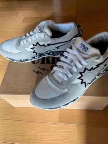 새상품급 박스 포함 urban sun 스니커즈!