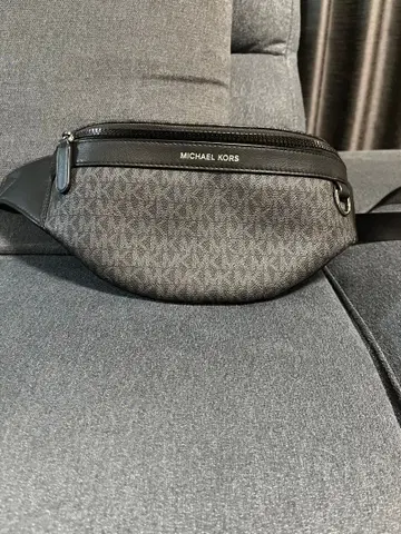 MICHAEL KORS 바디백 그레이