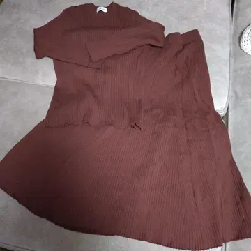 Nila Owen 브라운 리브 셋업