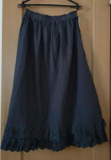 사만사 모스모스 SM2 밑단 단 스카라프 랩스커트 차콜