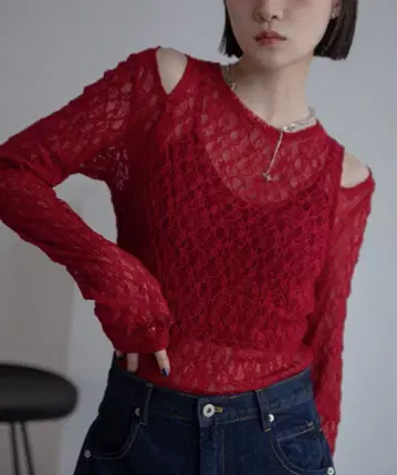 vacancy 컷 아웃 레이스 시어 탑