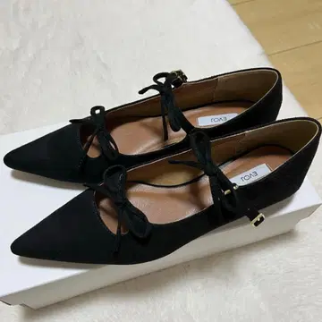 블랙 스틸레토 펌프스