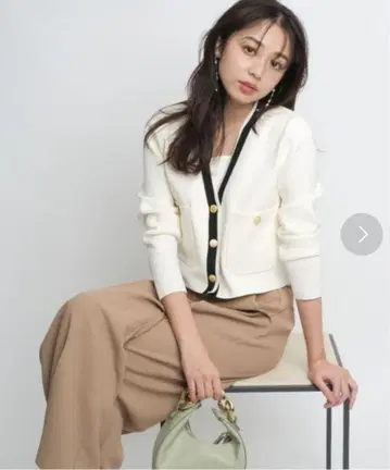 새상품급 JUSGLITTY 반팔 배색 V 니트 자켓 앙상블