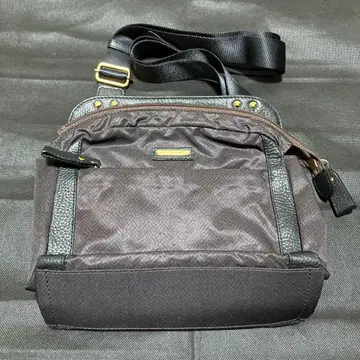 Les sacs Adam 숄더백