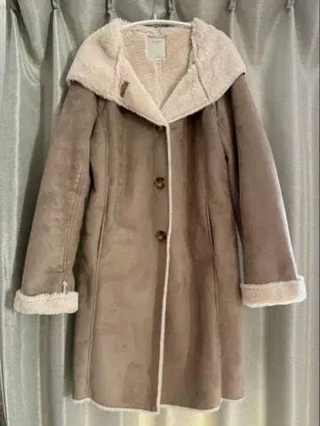 빔즈 무스탕 코트 베이지 후드 부착