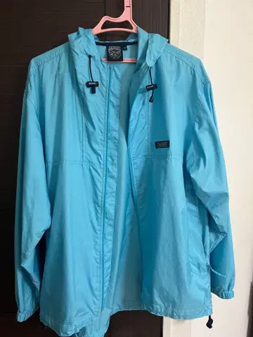 AIGLE 스카이블루 얇은 소재 후드티