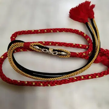 장식이 달린 빨검 금색 뜨개질 허리띠
