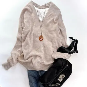 GALLARDAGALANTE 개럴개런트 V넥 니트 이소재 절개