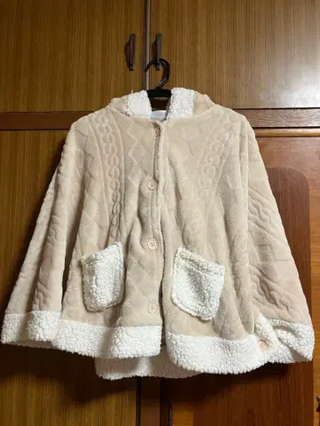 판초 후드 부착 밀크티