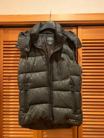 TATRAS 후드 부착 블랙 다운 베스트 사이즈 02