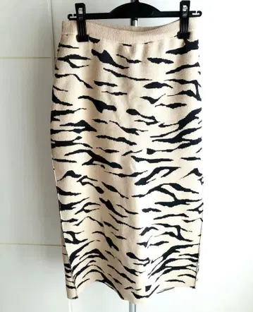 RADIATE 라디에이트 논울 제브라 패턴 타이트 스커트