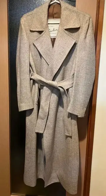 Giuliva 베이지 헤링본 롱 코트