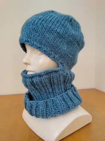 손뜨개질 파란색 발라클라바