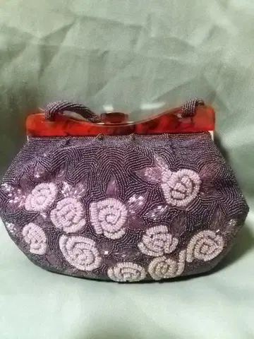 꽃무늬 비즈 자수 클러치백