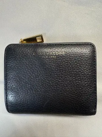 MARC JACOBS 블랙 가죽 접이식 지갑